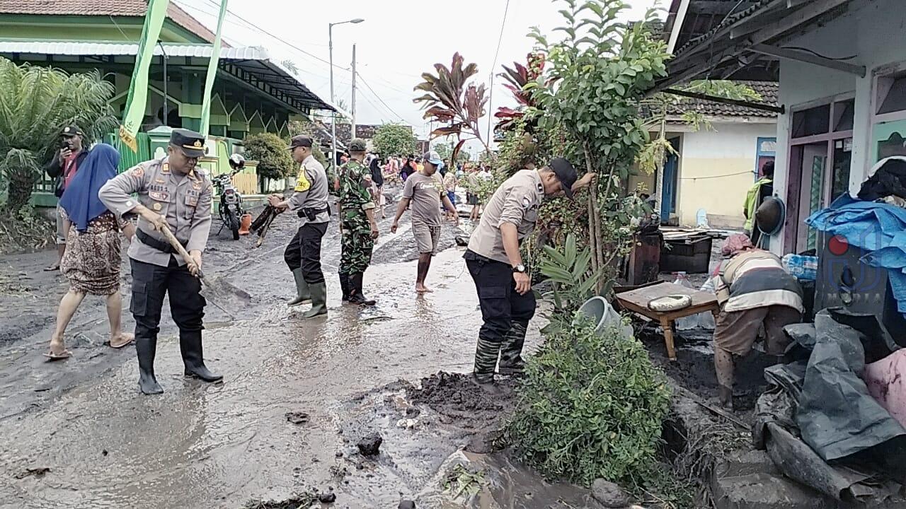 Banjir Lahar Dingin Terjang Rumah Warga, Aparat TNI Polri Terjun ke Lokasi