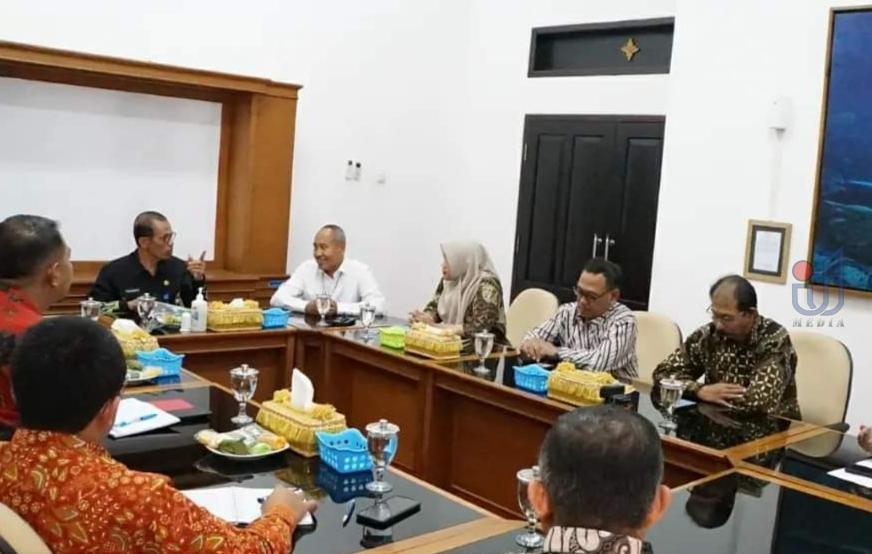 Pertemuan Tim ATK Yogyakarta Bersama Bupati Magetan Suprawoto, di Ruang Rapat Pendopo Surya Graha. Jum'at (1/9/2023).