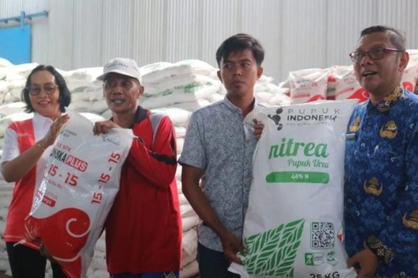 Petani Ngawi Serbu Pupuk Non Subsidi di Gebyar Pasar Murah Img 20240117 Wa0036