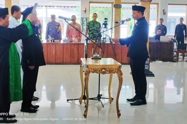 Puluhan ASN Dilantik dan Disumpah, Bupati Ngawi : Mutasi Jabatan Adalah Hal yang Lumrah Img 20240126 220826