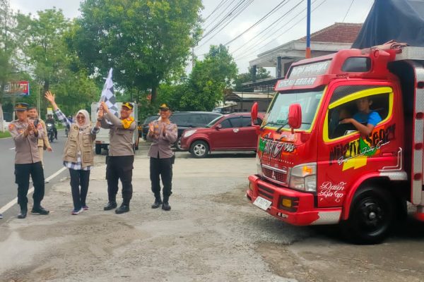 Pendistribusian Logistik Pemilu 2024 Telah Dimulai dengan Membagi 2 Trip Img 20240211 Wa0023