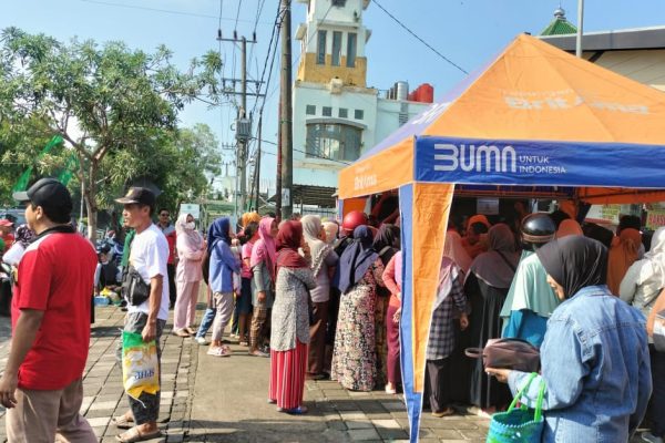 Warga Rela Antri Berjubel, Operasi Pasar Mandiri Ludes Diserbu Pembeli Img 20240216 Wa0050