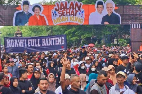 Jalan Sehat Bersama Caleg DPR RI, Mbah Kung : Ngawi Targetkan 26 Kursi PDI Perjuangan Img 20240210 201543
