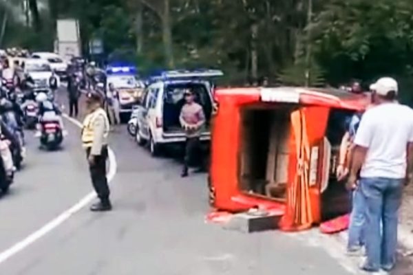 Jalan Sarangan Kembali Makan Korban, Mobil Minibus Terguling Akibat Rem Blong Img 20240303 Wa0066