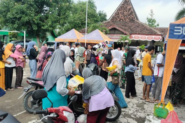 Operasi Pasar Murah : Warga Berebut Beras SPHP, 1,5 Ton Ludes Dalam Hitungan Menit Img 20240306 Wa0072
