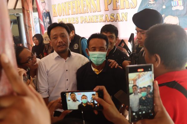 Kakek Buronan Polisi Kasus Pencabulan Akhirnya Tertangkap Gridart 20240517 082117816