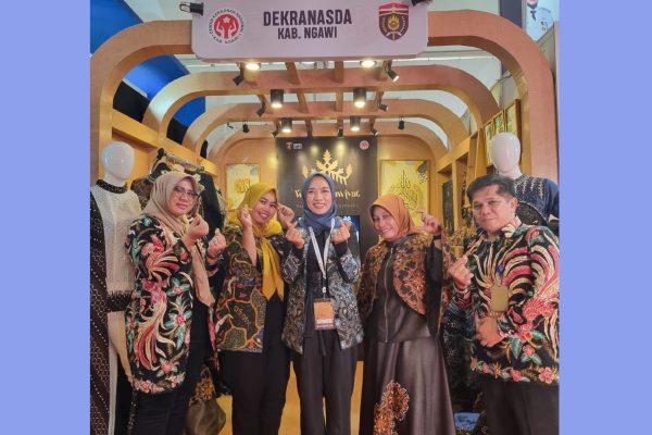 Ngawi Ikut Andil di Pameran HUT ke-44 Dekranasda 2024 Gridart 20240520 155112850
