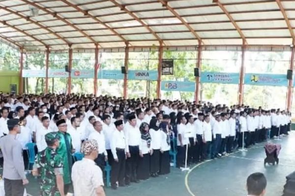 Ratusan Anggota PPS 2024 Resmi Dilantik oleh KPU Magetan Oplus 0