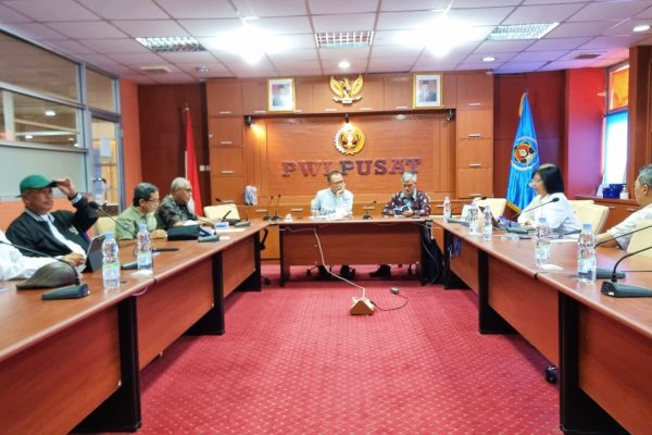 Dewan Kehormatan PWI Minta Ketum Tuntaskan Sanksi Kasus UKW BUMN Oplus 0