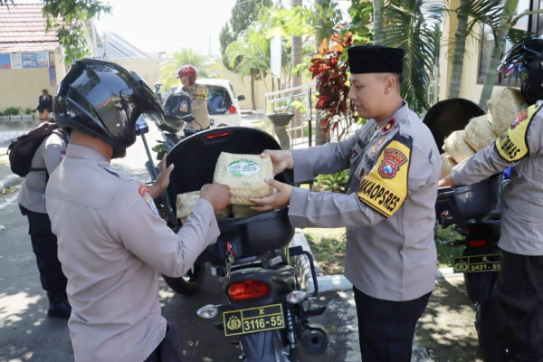 Idul Adha 1445 H, Polres Magetan Salurkan Daging Kurban Melalui Bhabinkamtibmas Gridart 20240617 172232599