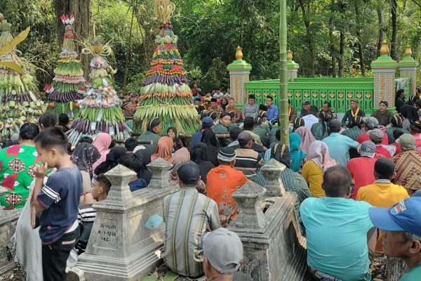 Spectakuler, Empat Gunungan Mengiringi Nyadran Di Desa Mangunharjo Ngawi Img 20240628 Wa0060