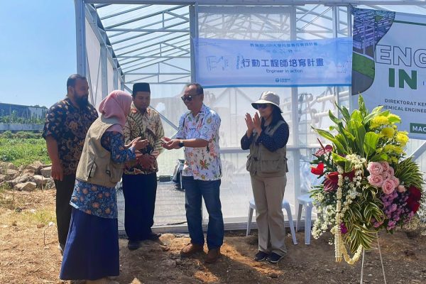 Aquaponic Terintegrasi Solarcell, Pilot Projec Mahasiswa ITS dengan NTUST Asal Taiwan.