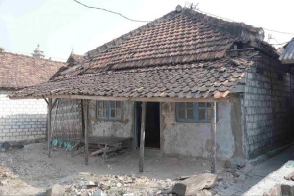 Bantuan RTLH di Ngawi Belum Realisasi, Terkendala SK Bupati Foto : Rumah Tidak Layak Huni (Ilustrasi)