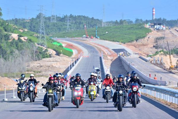Wamen ATR/Waka BPN Dampingi Presiden Jokowi Resmikan Jembatan Menuju IKN