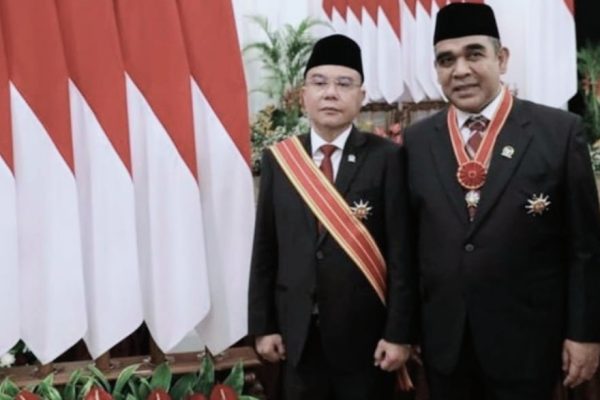 Ahmad Muzani (kanan) sebagai Wakil Ketua MPR, Sekjen Partai Gerindra. Sufmi Dasco Ahmad (kiri), sebagai Wakil Ketua DPR, Ketua Harian Partai Gerindra.