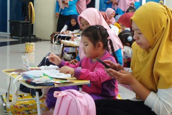Kenalkan Pendidikan Sejak Usia Dini, Lomba Mewarnai Meriahkan Gebyar Launcing Kampus 5 Unesa Magetan Lomba Mewarnai di Kampus 5 Unesa Magetan