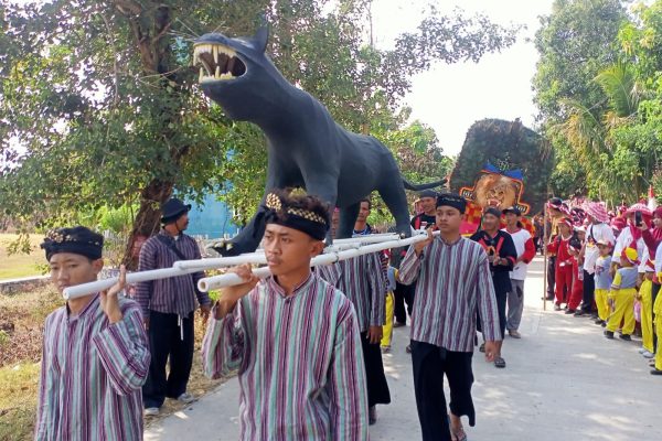 Kirab Macan Kembar Awali Prosesi Pagelaran Mukti Aji Dadi Siji Desa Jatigembol Kedunggalar Ngawi