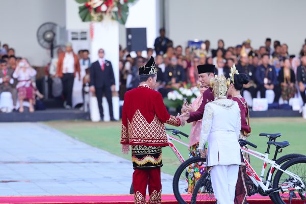Busana Adat Menteri AHY Kategori Terbaik