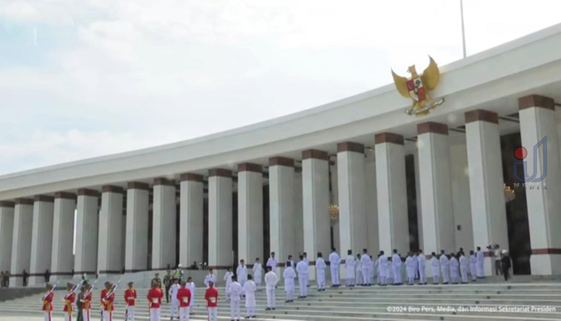 Kirab Bendera Pusaka dan Salinan Teks Proklamasi, di Istana Negara IKN, Kalimantan Timur.
