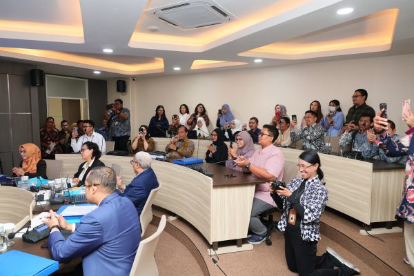 Pertahankan Disertasi Doktoral, AHY Lulus dengan Nilai A Sempurna