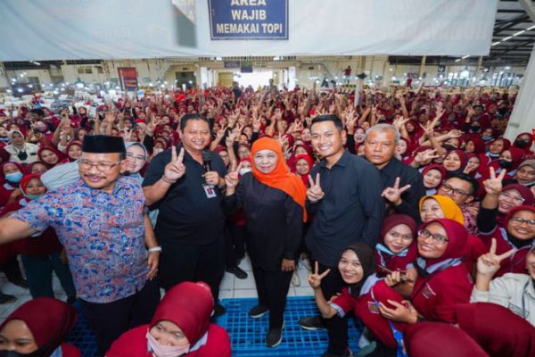 Sapa Ribuan Pekerja SKT, Khofifah Road Show ke Tuban