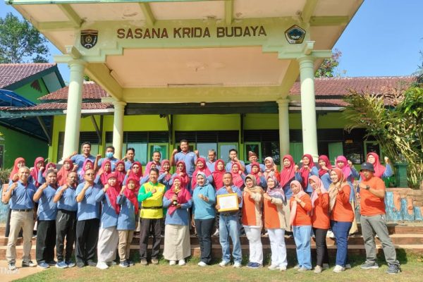Kacabdin Madiun Berharap SMA atau SMK di Ngawi Bisa Segera Adiwiyata