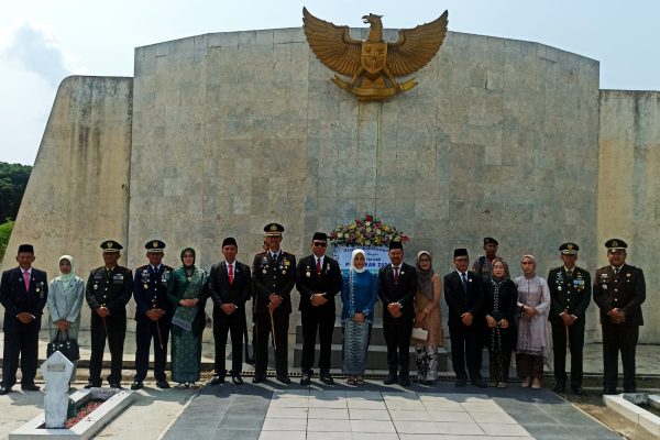 10 November 2024, Pemkab Magetan Gelar Upacara Tabur Bunga di Taman Makam Pahlawan