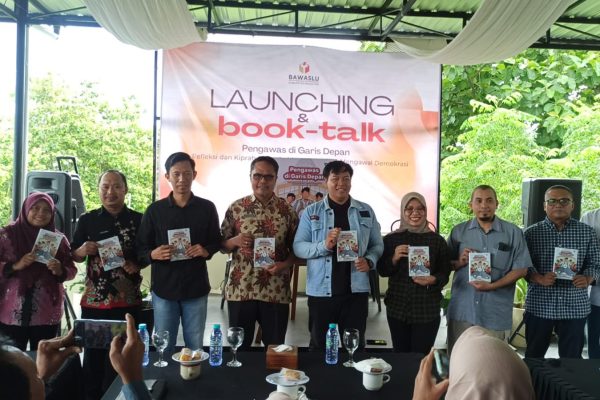 Bawaslu Magetan Luncurkan Buku “Pengawas di Garis Depan” sebagai Refleksi Demokrasi