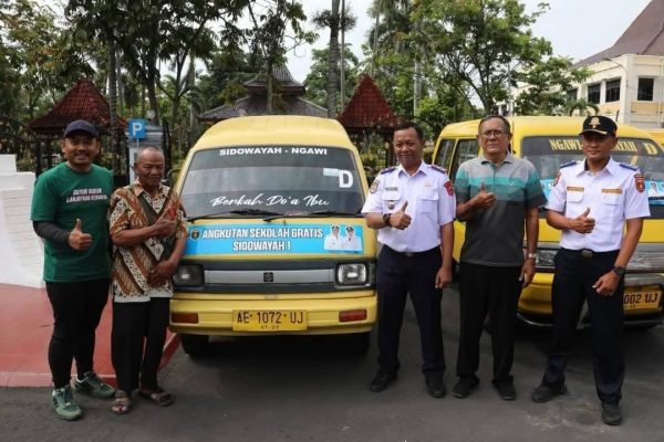 Launching Angkutan Kota Gratis untuk Pelajar Sekolah