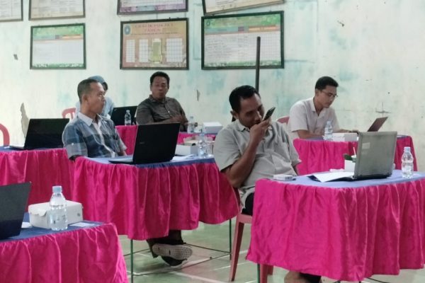 Santai, Peserta Boleh Pakai Handphone dan Merokok Saat Ujian Seleksi Sekdes