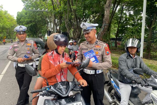 Satlantas Polres Magetan Edukasi Pengguna Jalan, Ajak Masyarakat Sadar Berlalu Lintas