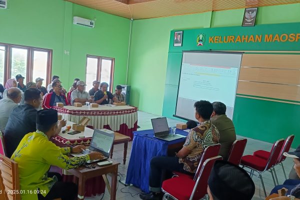 Warga Maospati Gerudug Kantor Kelurahan, Minta Penjelasan Terkait Pembangunan Jalan di Belakang Kampus Unesa