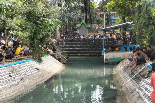 Bersih Desa Pacing Digelar di Sendang Yuyu Rumpung