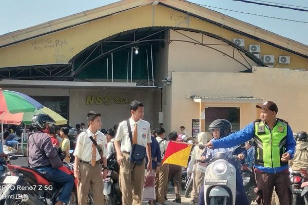 Siswa SMP Nobar Film Penguatan Karakter