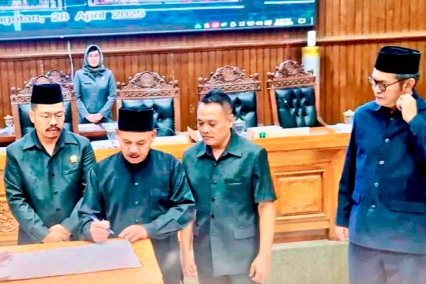 Paripurna : DPRD Magetan Usulkan Pelantikan Bupati dan Wakil Bupati Terpilih ke Kemendagri