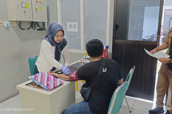 Disnaker Magetan Gelar Donor Darah Memperingati May Day 2025
