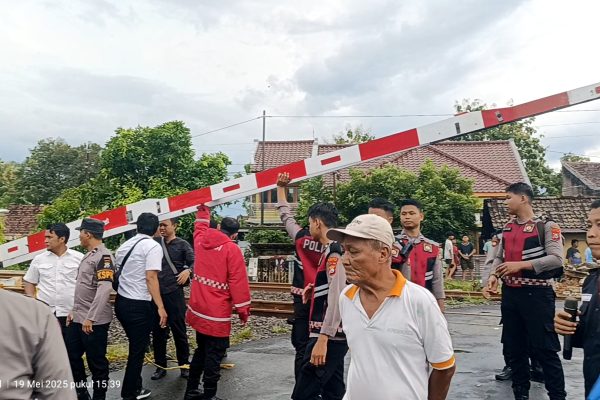 Kecelakaan Maut Kereta Hantam 7 Motor, Diduga Palang Pintu Terbuka Lebih Dulu