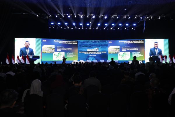 Jadi Keynote Speaker ICI 2025, Wamen Ossy Sebut Tata Ruang Terpadu sebagai Dasar Pembangunan Infrastruktur