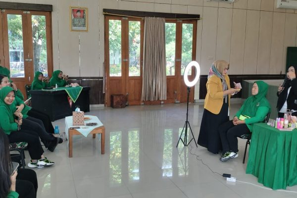 Persit Yon Armed 12 Gelar Kolaborasi Make-Up Class Bersama Sanggar Omah Joglo dan Produk YOU