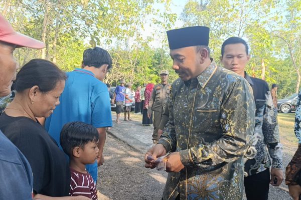 Bupati Ngawi Ziarah Makam Patih Pringgo Koesoemo, Warga Kecipratan Angpau