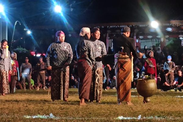 Tradisi Sakral Lampah Hastungkara Meriahkan Gelaran Budaya Magetan 2025