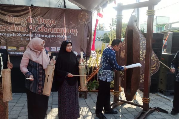 Pawai Thek-Thur Warnai Tradisi Bersih Desa Kebonagung Magetan