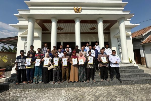 Kepala Kantah Ngawi Hadiri Penandatanganan AIW Massal di Desa Pohkonyal