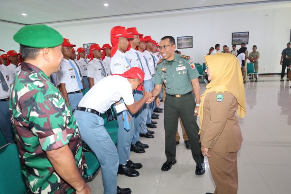 Persiapan HUT RI 2025, Bupati Magetan Serahkan 72 Personil Paskibra untuk Digembleng