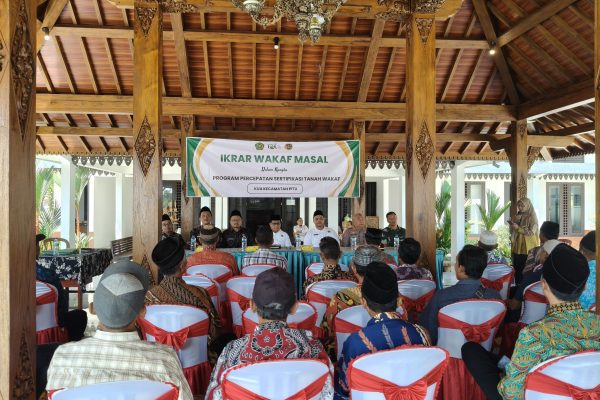 Kepala Kantah Ngawi Hadiri Ikrar Wakaf Masal di Kecamatan Pitu