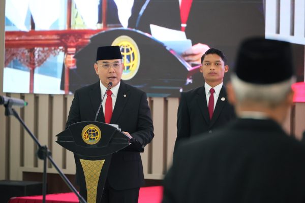 Lantik Pejabat Struktural, Wamen Ossy: Harus Siap Mengabdi kepada Negara
