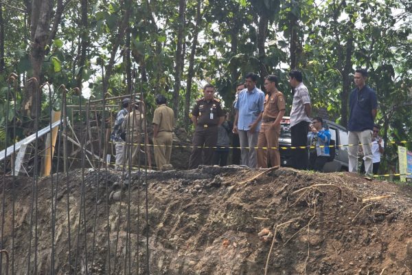 Kejari Ngawi Tinjau Proyek Strategis Nasional, Pembangunan Jembatan Kedung Lumbu Dinilai Sesuai Target