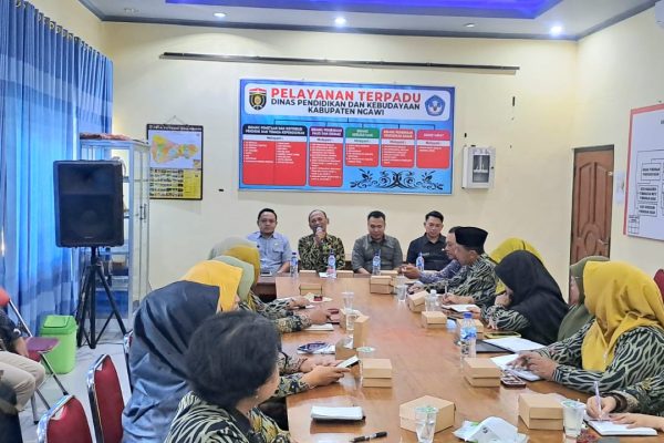 Tingkatkan Disiplin dan Kinerja Penilik Sekolah, Dindik Ngawi Gelar Pembinaan
