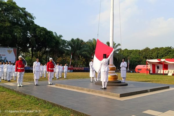 Penurunan Bendera Peringatan HUT ke-80 RI Penuh Makna, Begini Kata Danlanud Iswahjudi Magetan