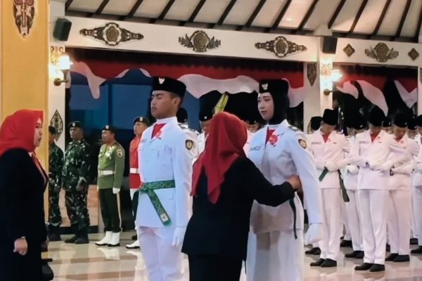 Pengukuhan Anggota Paskibra Magetan Jelang HUT ke-80 Kemerdekaan RI